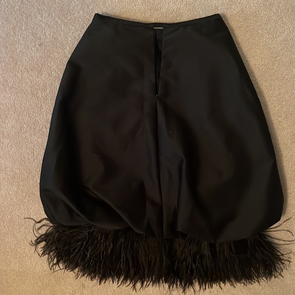 Feather Bubble Hem Skirt| Size 6 - Picture 3 of 4